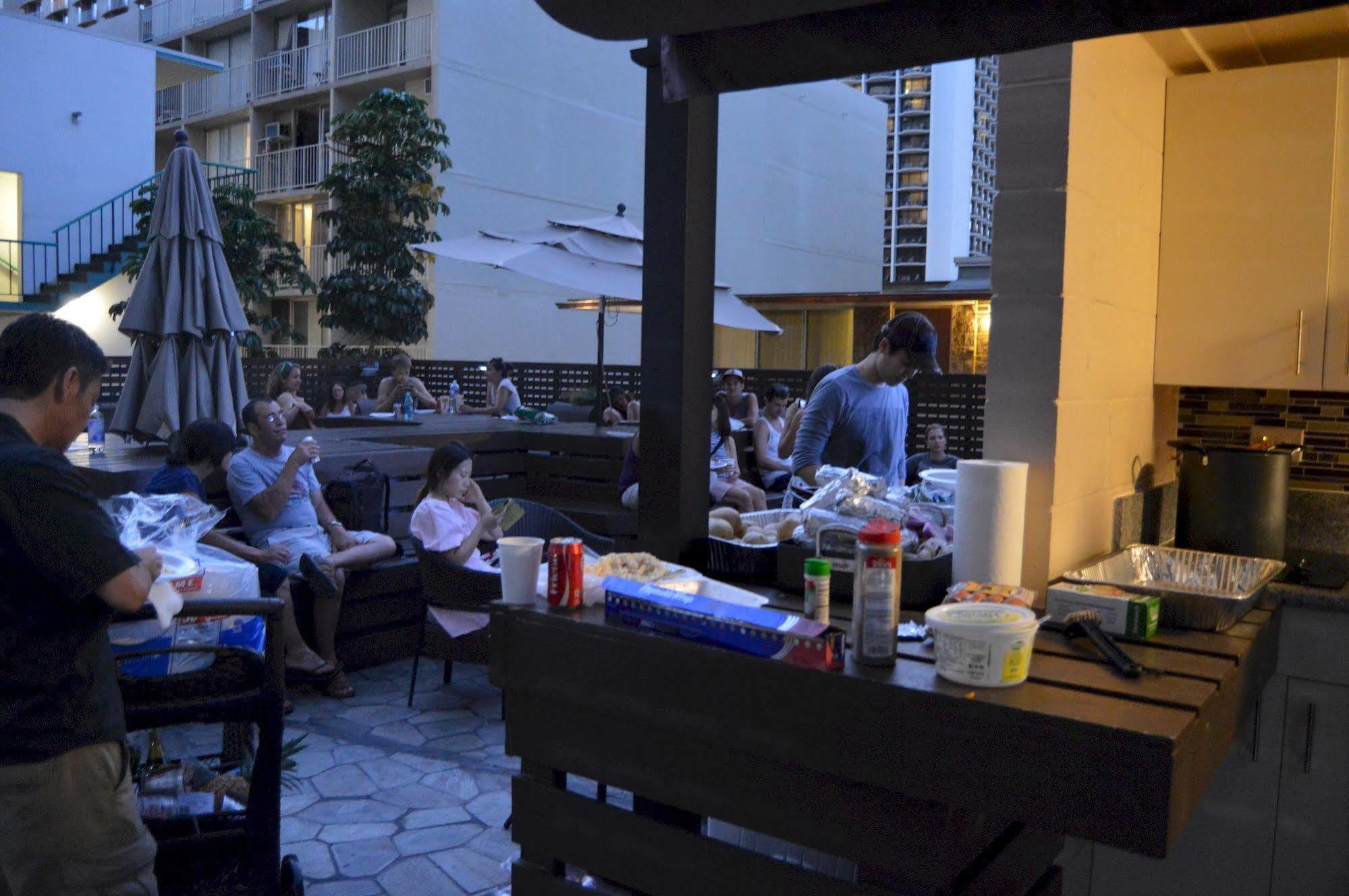 The Beach Waikiki Boutique Hostel Honolulu Bagian luar foto