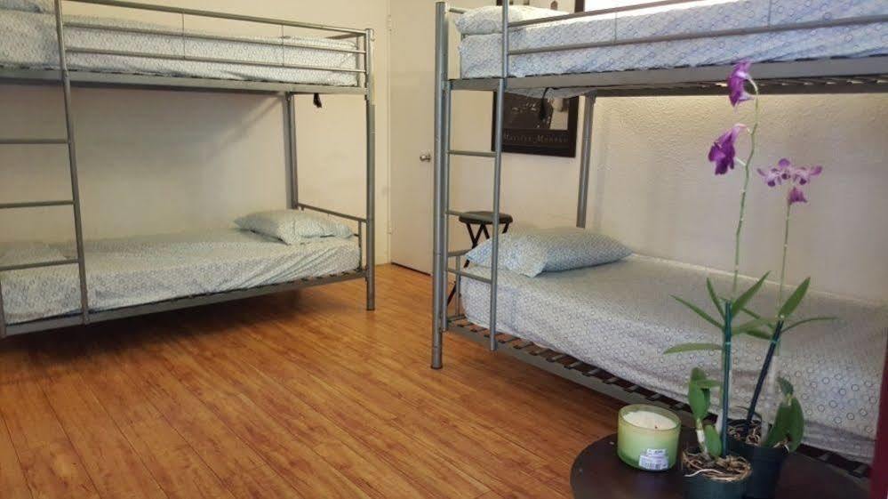 The Beach Waikiki Boutique Hostel Honolulu Bagian luar foto